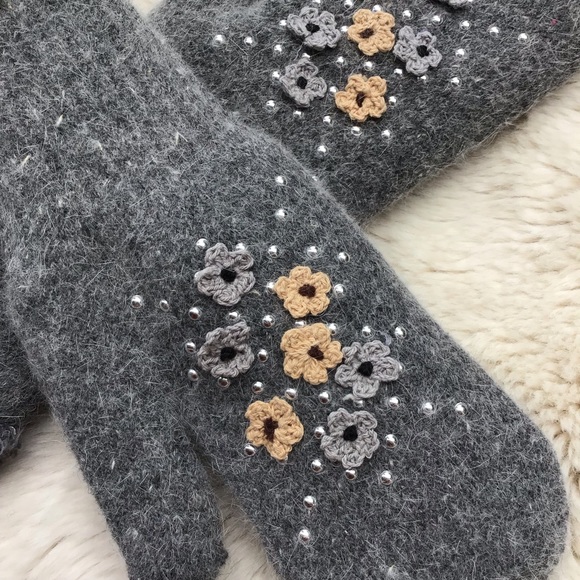 boutique Accessories - PRETTY EMBELLISHED FUR LINED MITTENS 1 GRAY 4 BLK